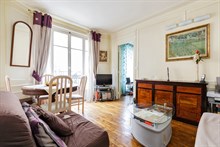 Furnished short-term rental 2-room apartment for 2 to 5 in Daumesnil area, on rue du Docteur Goujon, Paris 12th