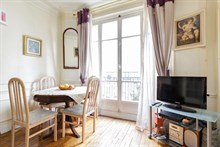 2-room furnished apartment for two to five available for monthly rent in Daumesnil area, on rue du Docteur Goujon, Paris 12th