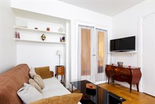 Furnished short-term rental 2-room apartment for 2 near Porte Maillot on rue Pergolèse, Paris 16th