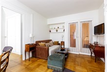 Weekly apartment rental, furnished with 1 bedroom, perfect for two near Porte Maillot on rue Pergolèse, Paris 16th