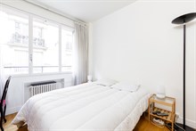Large, furnished apartment for 2 available for weekly rental on rue Pergolèse, Paris 16th