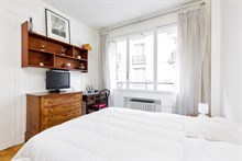 2-room furnished apartment for 2, monthly rental in a modern building near Porte Maillot on rue Pergolèse, Paris 16th