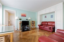 spacious apartment to rent short term for 5 with 2 bedrooms boulevard du Montparnasse Paris 14th district