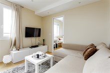 Short term rental of modern 2 room apartment for 2 to 4 with terrace Boulogne, Pont de Saint Cloud metro
