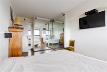 Romantic furnished 2-room apartment for two with stunning panoramic view in Beaugrenelle quarter, Paris 15th, rue Javel