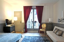 spacious short term studio rental for 2 to 4 guests with eiffel tower view paris 16th