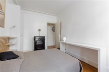 Cozy 2 person flat w elevator near tourist areas Montmartre and Moulin Rouge Paris 9th