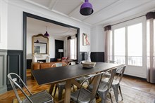 2 person apartment for short term rental in Paris 12th arrondissement with access to public transportation