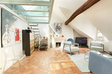 Short term apartment duplex for rent sleeps family of 3 with 2 adults and 1 child, perfect for art lovers, near Charles de Gaulle on rue d'Armaillé, Paris 17th arrondissment