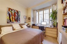 Well-decorated short term apartment rental for French language learners, luxury, hardwood floors, near public transportation Paris 6th