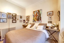 Couples getaway in romantic apartment rental for weekly or monthly rentals in heart of Paris, 6th arrondissement