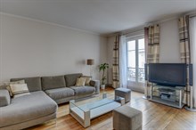 Short-term furnished rental in large 3-room apartment for 4, Rue Rocroy, Paris 10th