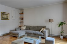 Short-term stays in well-decorated 3-room apartment for 4 near rue Lafayette, Paris 10th