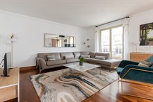 Fully furnished apartment with large kitchen and spacious bedroom in Paris 16th in Trocadero, monthly rental