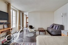 Large studio to rent 1 to 10 months close to the Champs Elysées Paris 8th district