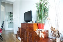rental apartment furnished sleeps 4 guests in Golden Triangle Paris 11th