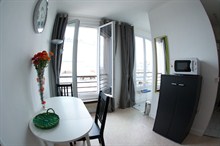 seasonal rental apartment for 5 guests in Montmarte opposite Sacré Coeur Paris 18th