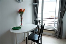 short term rental apartment for 5 guests in the heart of the 18th district of Paris Montmartre