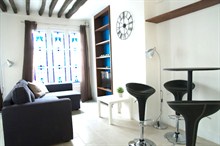 short term rental studio apartment for 4 on rue du Temple Paris III