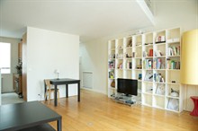 Vacation rental for 4, furnished 2-room apartment w/ balcony at Etienne Marcel, Paris 1st district