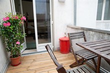 4-person duplex apartment available for short-term rental, outdoor dining on sunny terrace, rue de la Petite Truanderie, Paris 1st