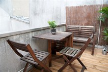 Short-term stay for friends or family in a 2-room duplex apartment w/ terrace, heart of Paris 1st