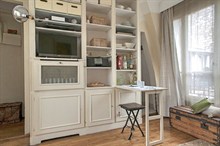 peaceful studio apartment to rent monthly for one guest on rue de Tocqueville Paris XVII