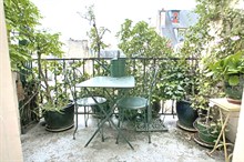 charming studio with terrace to rent for one guest on rue de Tocqueville paris 17th