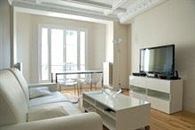 Spacious monthly rental apartment for 4 guests, rue Broca, Paris V