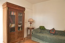 Great for personal or business stays, this apartment is fully equipped and suitable for 3 to 4 people, rue Lecourbe Paris 15th
