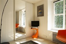 Vacation rental in furnished studio for 2, stay one week or one month in the Triangle d'Or, Paris 8th