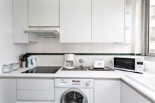 Weekly apartment rental on rue des Bauches, Paris 16th, well-equipped kitchen, 2 rooms, sleeps 2