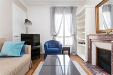 Weekly rental in generously-sized 570 ft2 apartment for 6 at Avenue de Versailles, Paris 16th