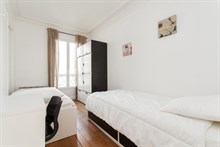 Weekly rental of furnished 3-room flat for 6 at Avenue de Versailles, Paris 16th