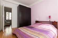 Weekly accommodation in a furnished 2-room apartment for 4 in the Batignolles area, Paris 17th