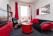 Weekly apartment rental comfortably sleeps 3 w/ 2 rooms and balcony, Saint Mandé, line 1 to Paris