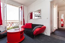 Monthly apartment rental comfortably sleeps 3 w/ 2 rooms and balcony, Saint Mandé, line 1 to Paris