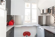Fully equipped and furnished 2-room apartment w/ balcony in Saint Mandé, minutes from Paris