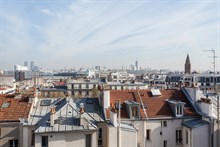 2-room furnished flat w/ balcony available for short-term holiday rental in Saint Mandé, access to Paris on line 1