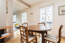 Weekly rental of a spacious and modern 2-room flat on rue de Courcelles, Paris 17th