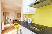 Furnished and fully equipped 2-room apartment for 4 with long balcony, rue de Courcelles, Paris 17th