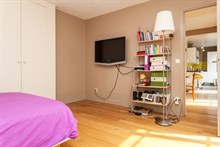 Weekly rental of a furnished and fully equipped 2-room apartment w/ balcony, rue de Courcelles, Paris 17th