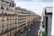 Short-term rental of a 2-room furnished apartment with balcony at rue de Courcelles, Paris 17th