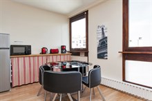 Short-term rental in a 2-room, furnished and fully equipped flat for 4 near Montparnasse Tower, Paris 14th