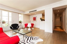 spacious apartment for 2 or 4 guests in the heart of Saint Germain des Prés Paris VI