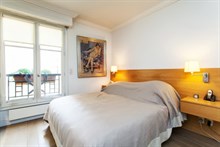 spacious apartment furnished sleeps 2 or 4 guests Paris Saint Germain 6th