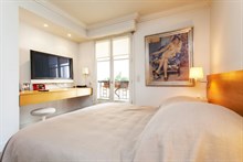 seasonal apartment rental for 2 or 4 in the heart of Saint Germain des Prés paris 6