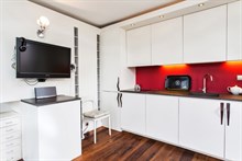 renovated studio apartment for 3 guests to ren short term in the Marais Paris 4th