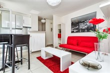 weekly rental of furnished apartment with terrace for 2 to 4 guests, near bastille, paris 11th district
