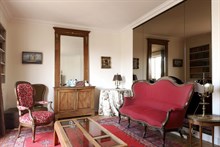 Romantic 2-room furnished flat w/ balcony available for short-term rental, Passy Paris 16th